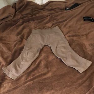 Lululemon compression cropped yoga pants
